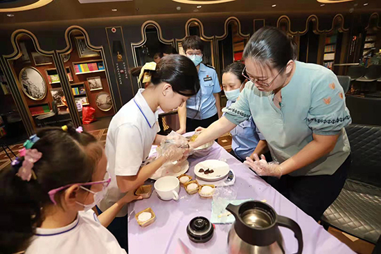 图：做月饼550.jpg