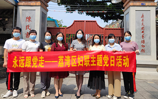 图：活动合影550.jpg