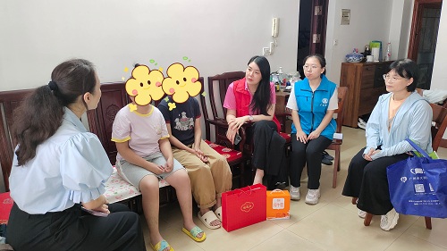 05探访关怀社区困境儿童.jpg